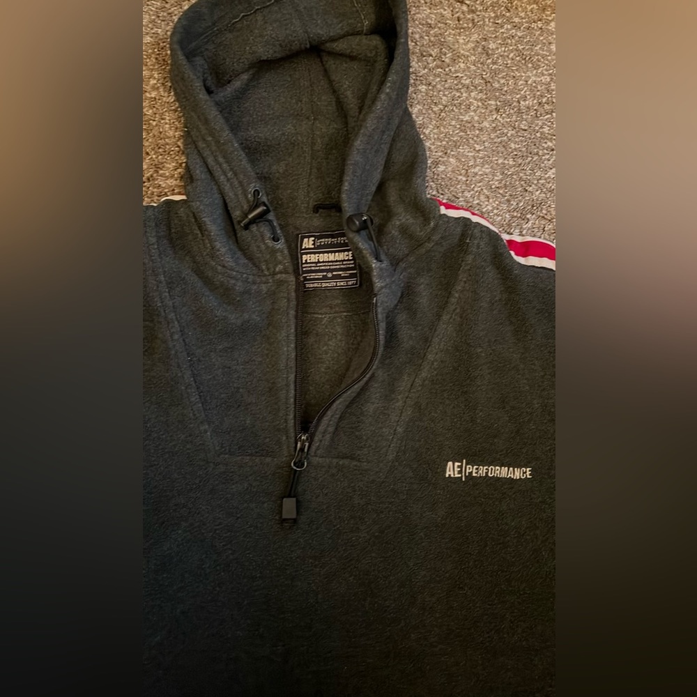 Men’s American Eagle Performance pull over